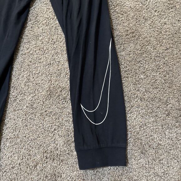 Nike DRI-FIT Light Training Pants Men M Black Tapered Jogger Sweatpants‎ Cuffed - Picture 2 of 10